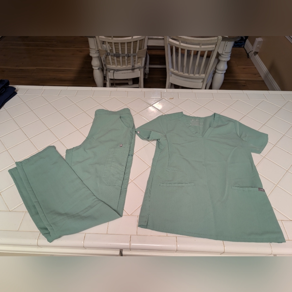 Figs Women's Scrub Set in Seafoam Green
